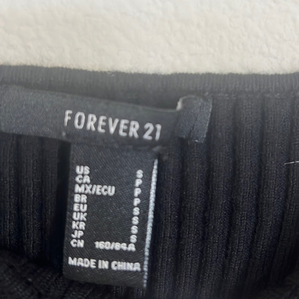 Forever 21 Crop Tops. Lavender long sleeved and black tank. lot of 2 - Picture 6 of 7